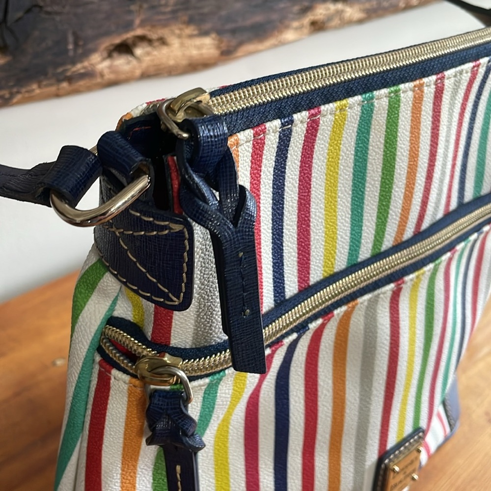 Dooney and Bourke crossbody bag. Excellent condition. - Picture 7 of 9